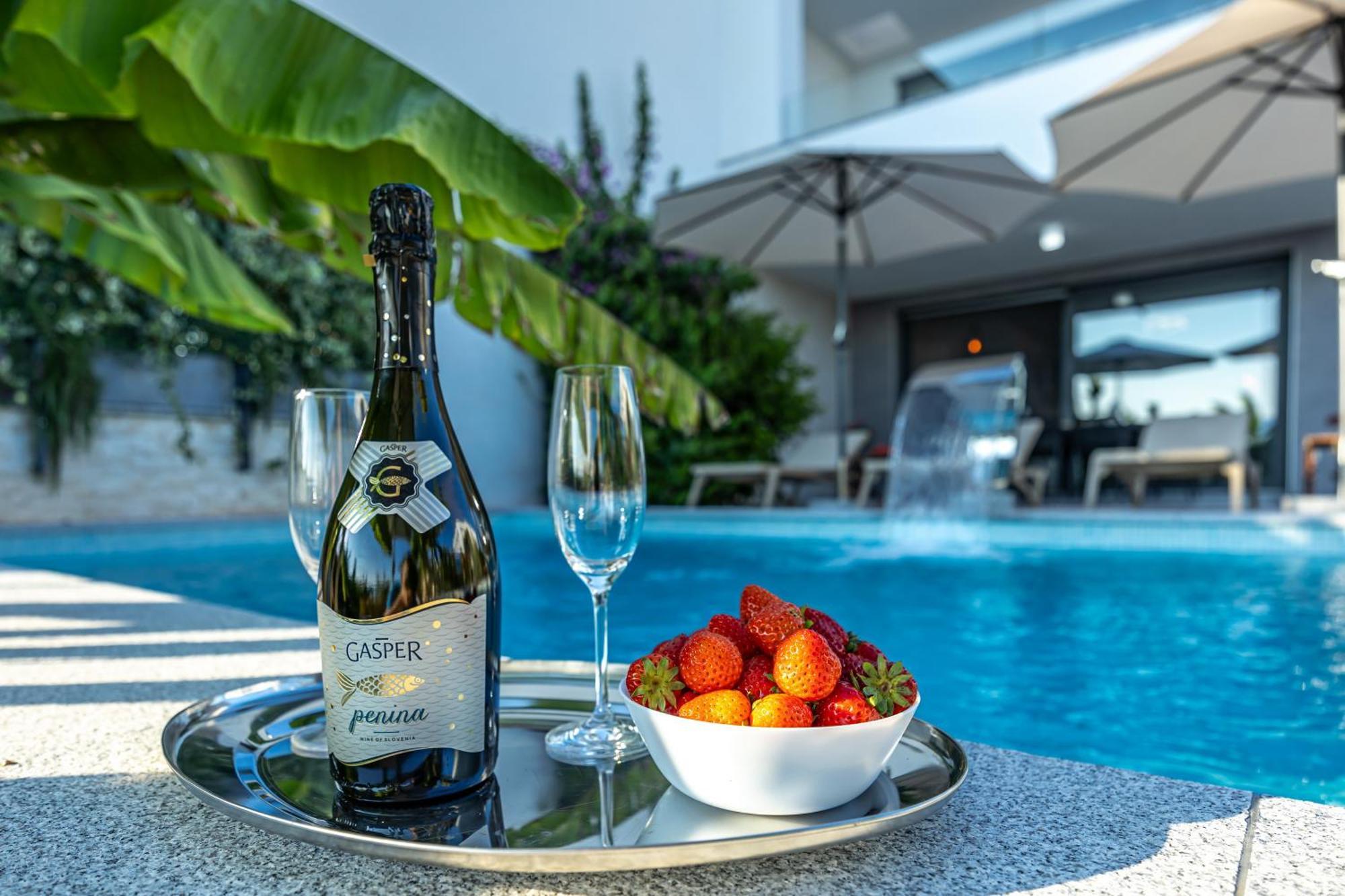 Luxury Villas White Sails Pinezići Eksteriør bilde